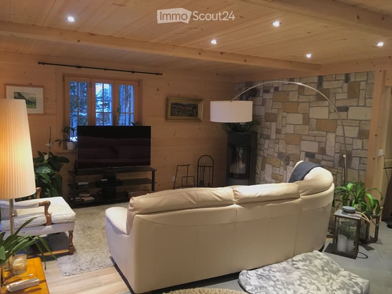 For sale is a magnificent log cabin of high standing (2)