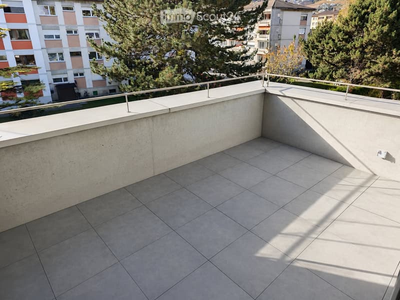Modern 2.5-room apartment with terrace and 2 parking spaces (4)