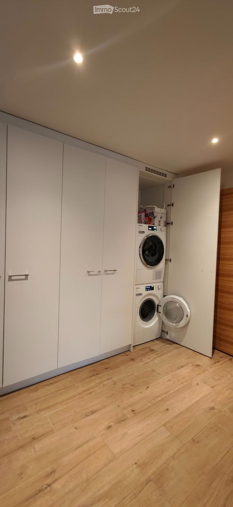 Modern 2.5-room apartment with terrace and 2 parking spaces (2)