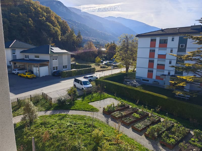 Modern 2.5-room apartment with terrace and 2 parking spaces (5)