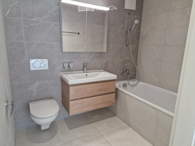 Neue 4,5-Zimmer-Wohnung mit großem Balkon (4)