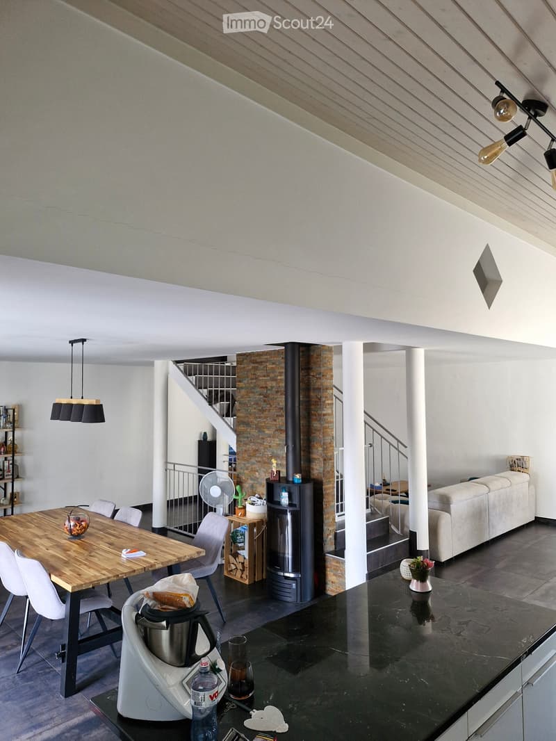 House with 4.5 rooms and 5 to 7 parking spaces (4)