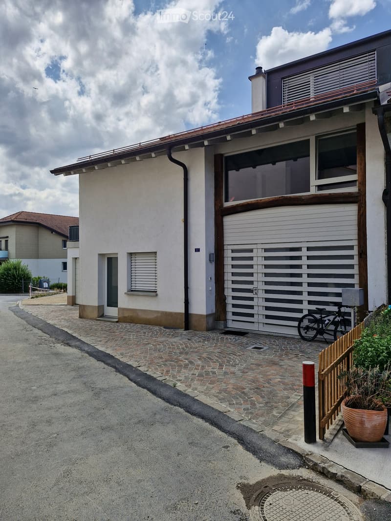 House with 4.5 rooms and 5 to 7 parking spaces (1)
