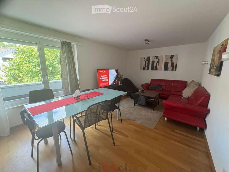 Charmante 2,5-Zimmer-Wohnung in Wollerau (2)
