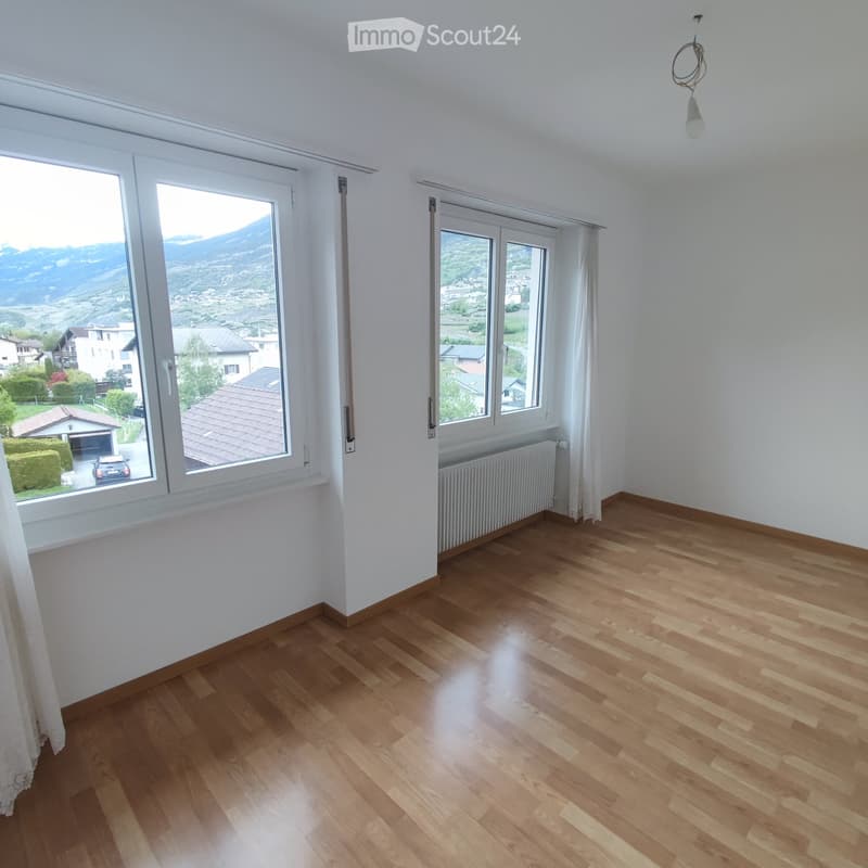 Attractive 4.5-room apartment with mountain panorama in Susten (2)
