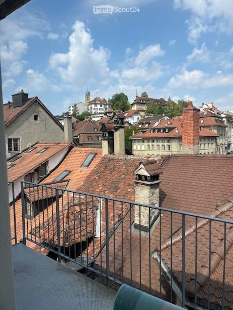 Appartement charmant, Rue des Epouses, 4ème étage, (1)