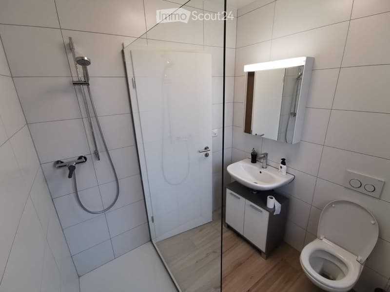 Room in shared accommodation (2)