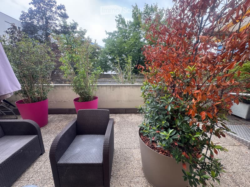2.5 rooms, with terrace, center of Sion (5)