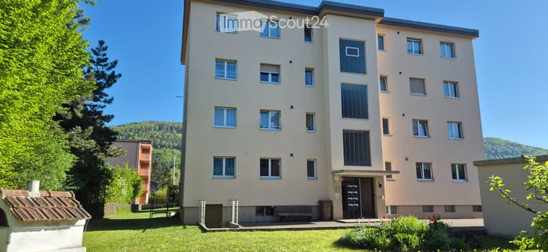 Bassecourt Apartment mit Garage und Parkplatz vor der Garage (1)
