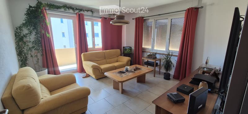 Bassecourt Apartment mit Garage und Parkplatz vor der Garage (2)