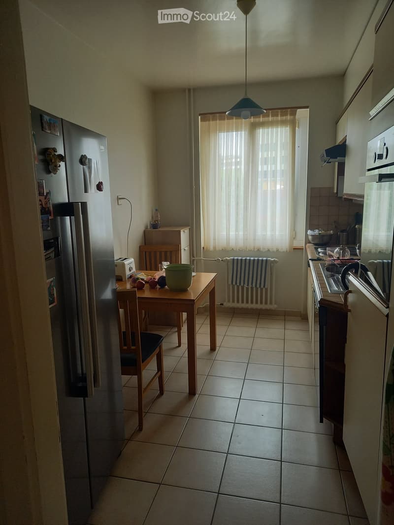 Takeover of a lease for a large 3.5-room apartment (2)