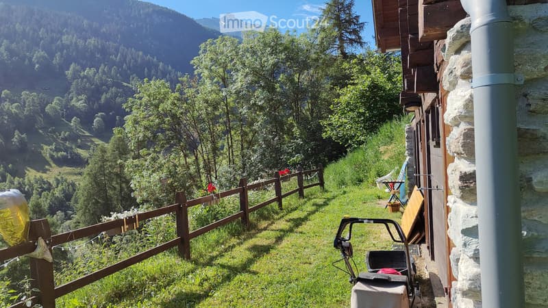 2 pièces meublé au rez d'un chalet à Mâche sur Hérémence (5)