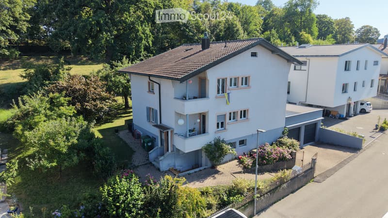 Von Guintzet umgebendes Haus mit zwei Wohnungen (1)