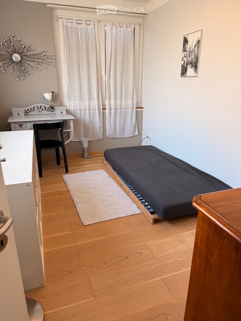 Petite chambre tranquille et lumineuse à louer (1)