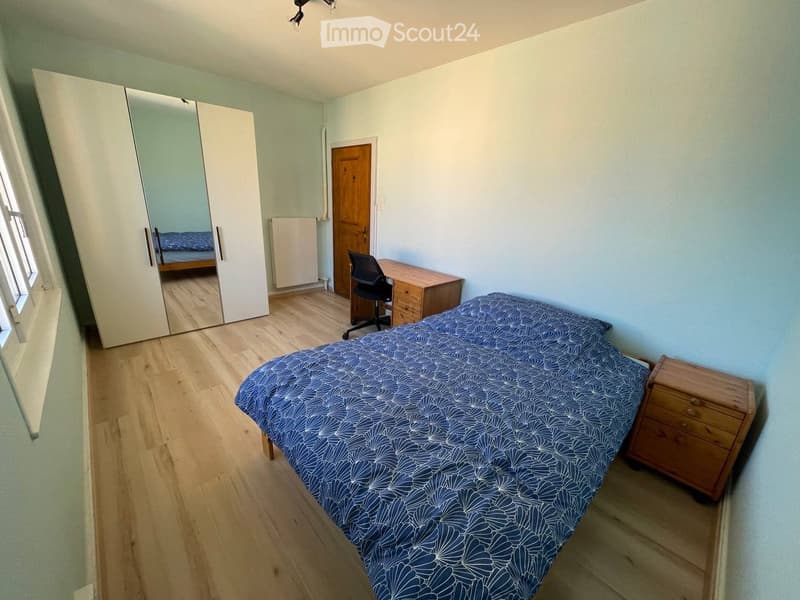 Room in shared accommodation near the train station (1)