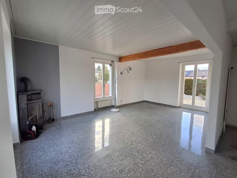 Charming individual house with 5 rooms for rent (2)
