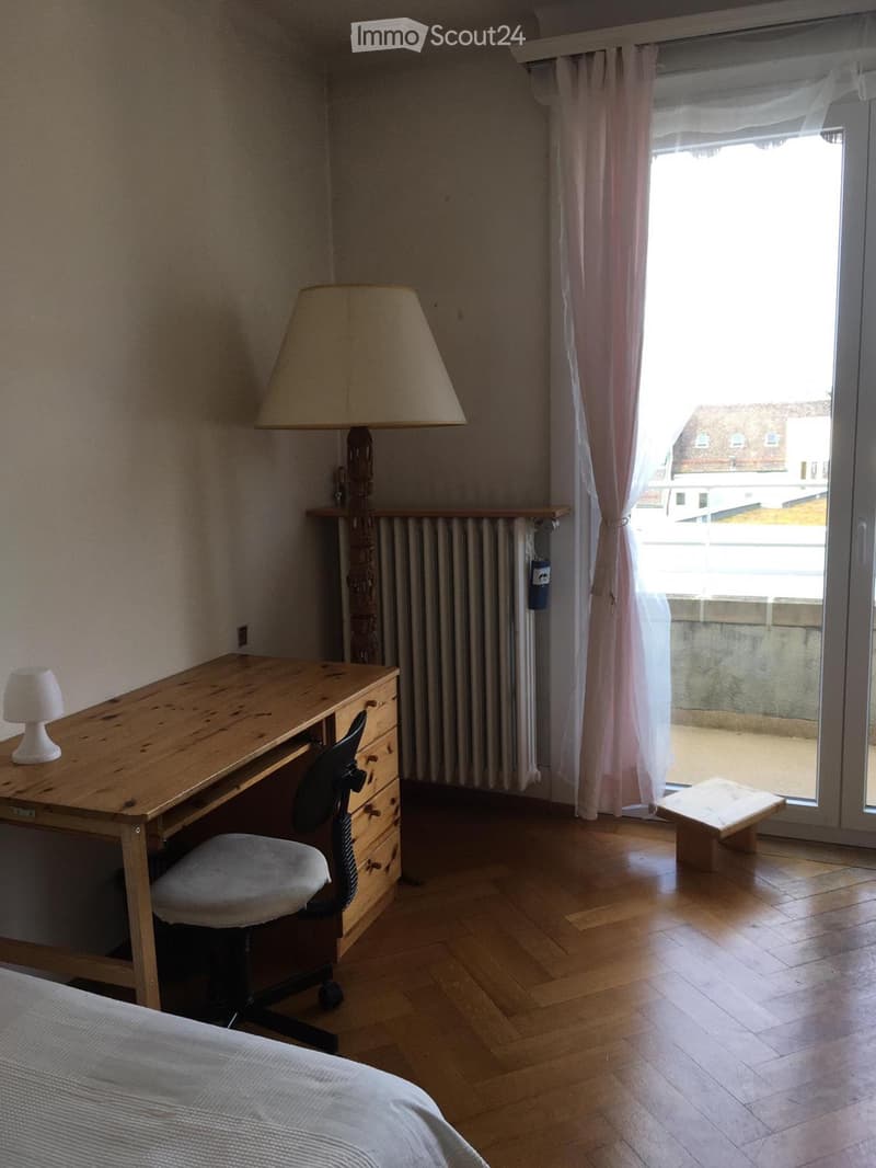 Chambre à sous louer ( fiile uniquement) (5)