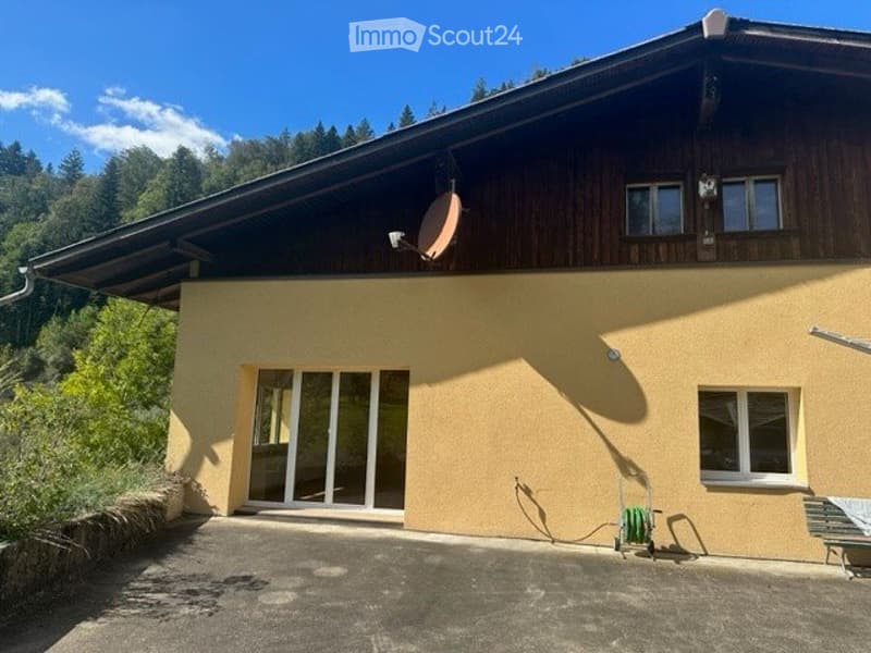 4-Zimmer Wohnung mit Balkon (1)