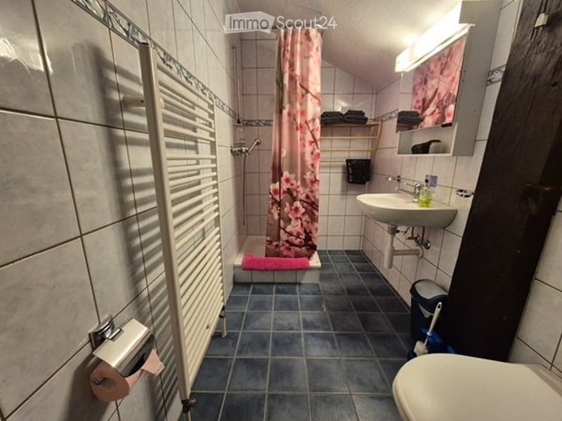 Furnished room with shower, toilet and kitchenette (1)