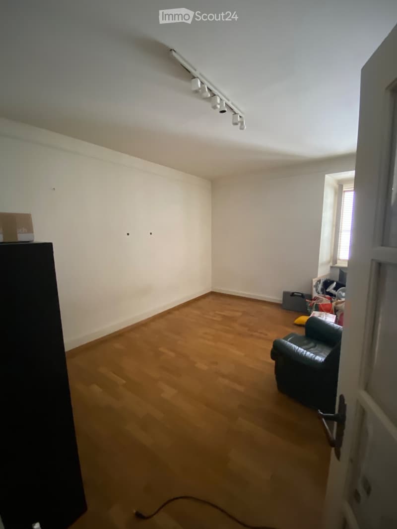 Dringend Zimmer in Wohngemeinschaft//Preis auf Anfrage (2)