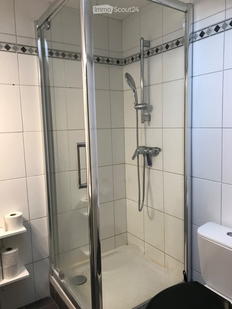 SION, chambre indépendante meublée, 100m de la vieille ville (4)