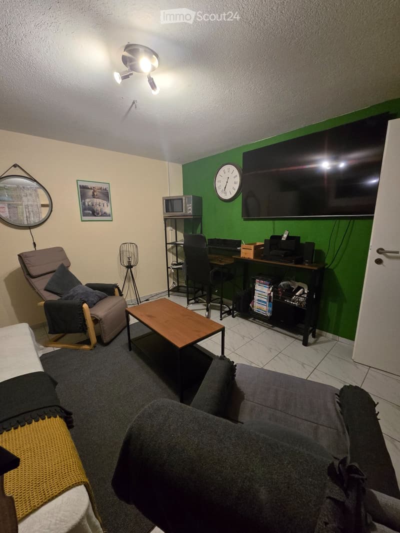 Zimmer möbliert 20m2: Büro, TV für 800.- inkl. Nebenkosten (5)