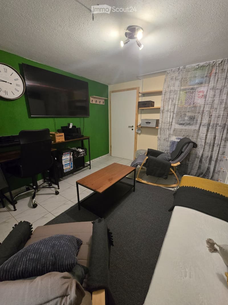 Zimmer möbliert 20m2: Büro, TV für 800.- inkl. Nebenkosten (3)