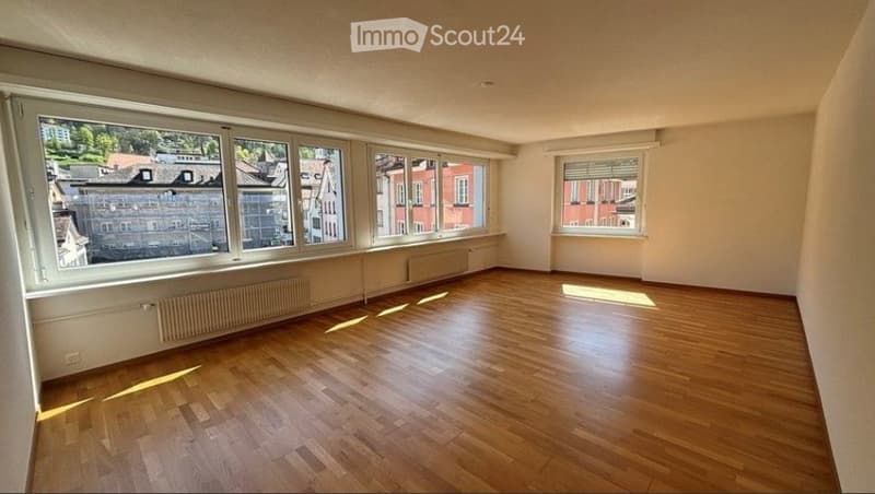 Charmante 3-Zimmer-Wohnung mit Balkon im Herzen von Chur (3)