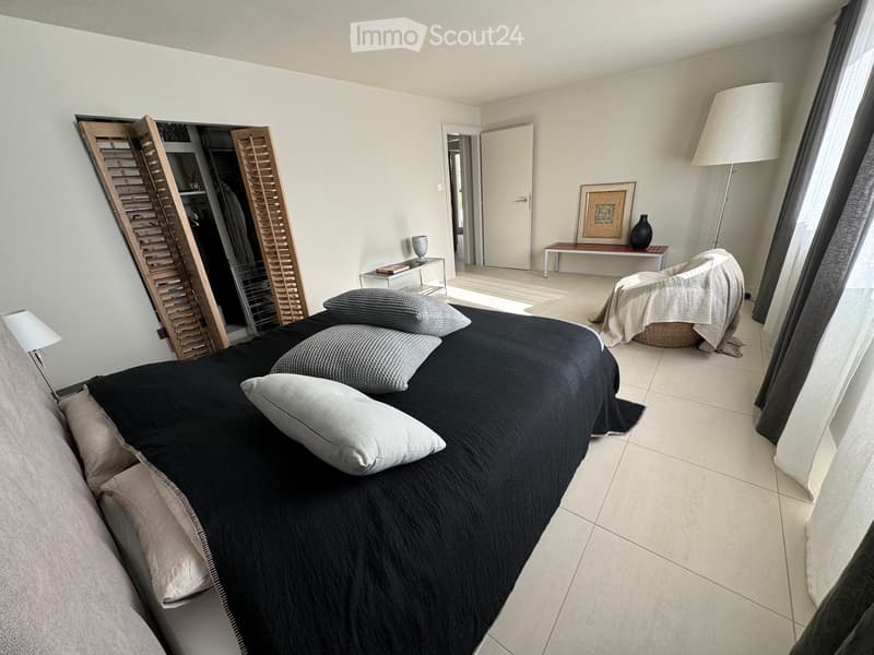 Grande chambre dans villa avec jardin et piscine (1)
