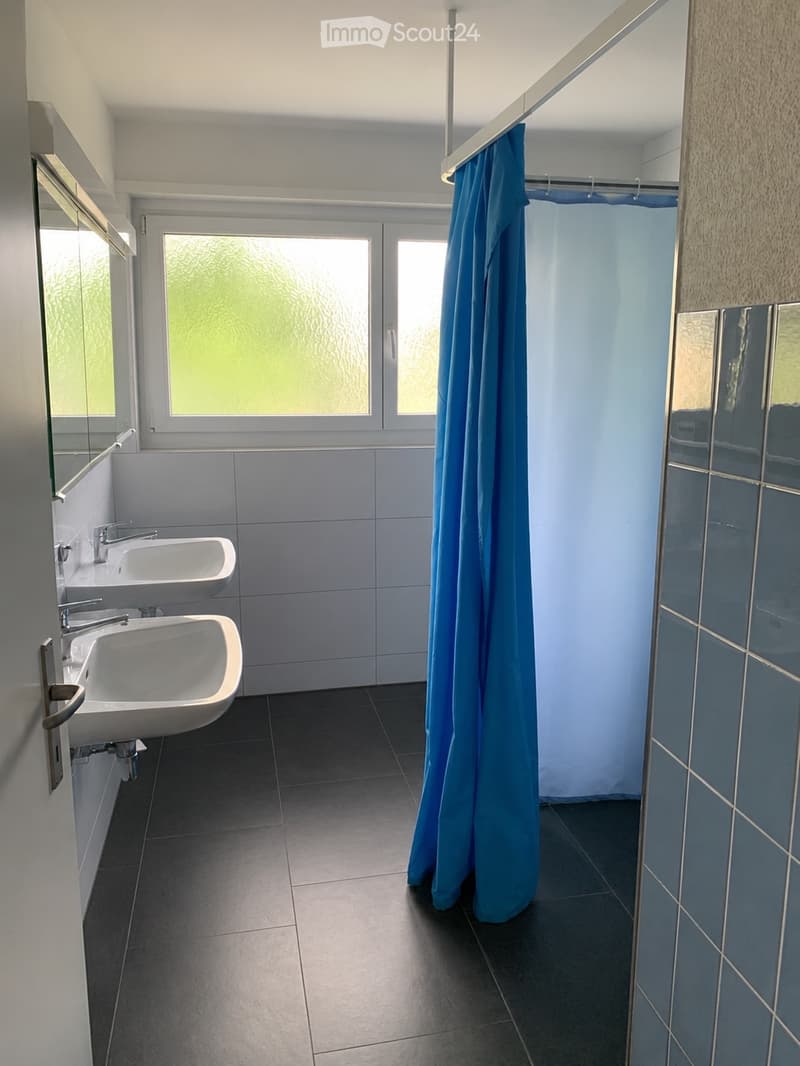 2 private Zimmer (50 m²) mit eigenem Bad & WC (3)