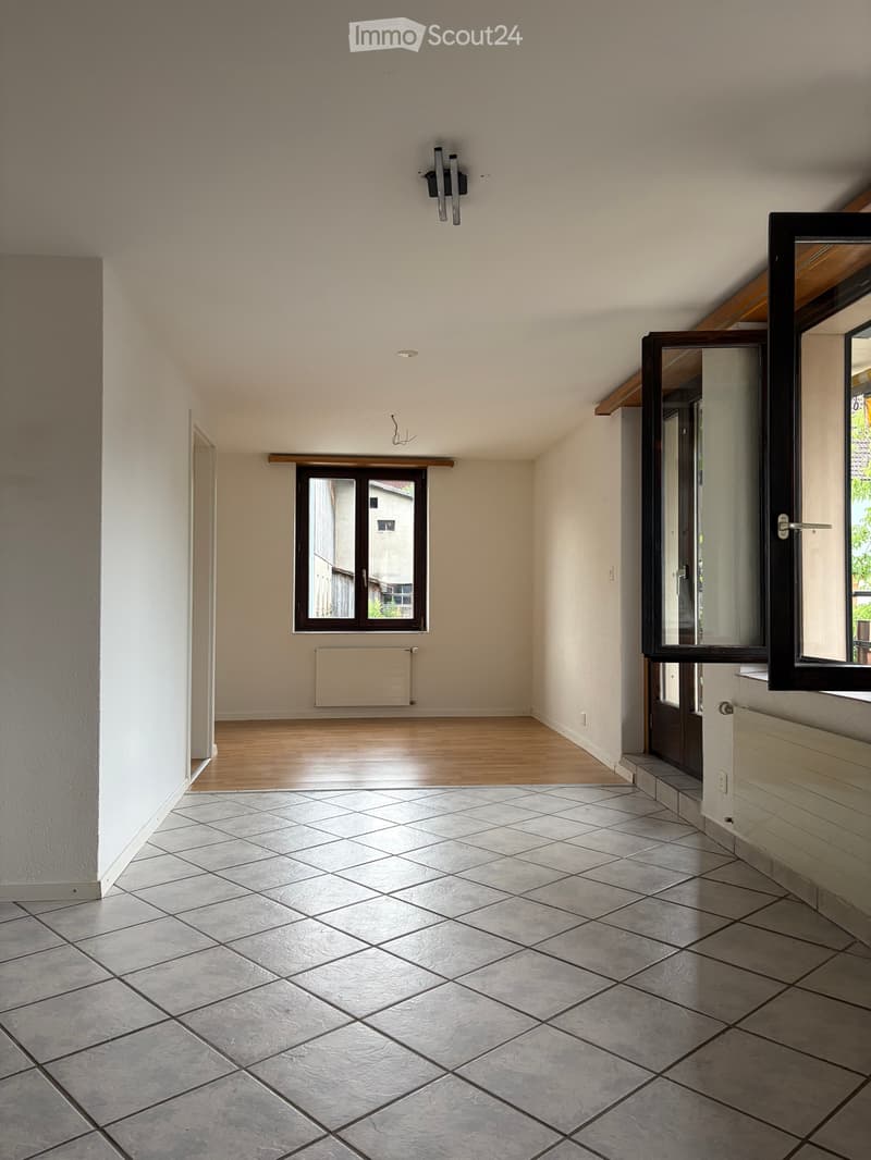 Joli appartement de 2pces avec balcon (2)