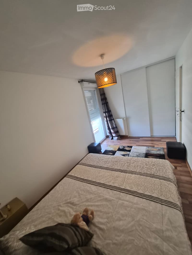 Chambre a louer au pas de l'échelle (1)