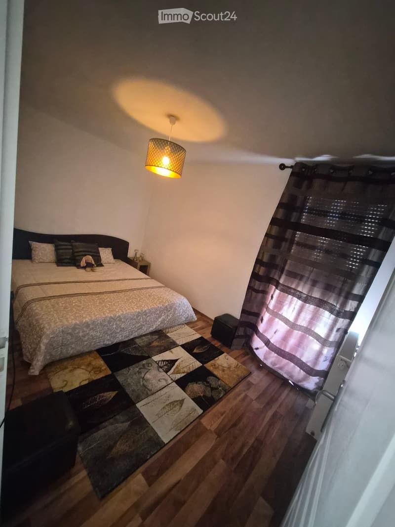 Chambre a louer au pas de l'échelle (2)