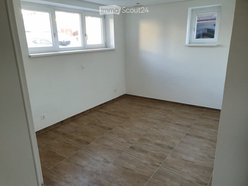 helle, moderne 3.5 Zimmerwohnung mit Gartensitzplatz (3)