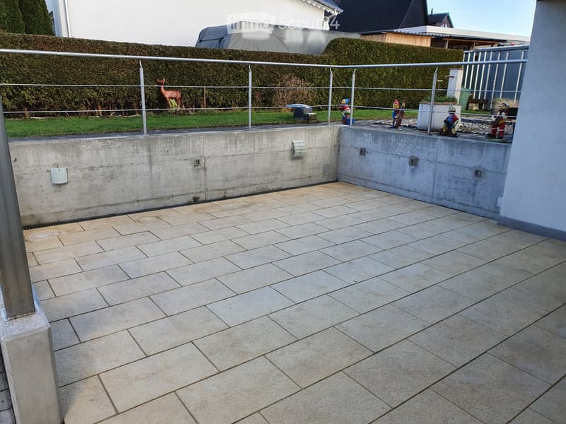 helle, moderne 3.5 Zimmerwohnung mit Gartensitzplatz (4)