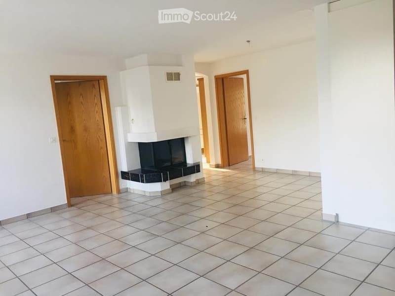 4 1/2 Zimmer Parterre Wohnung zu vermieten (2)