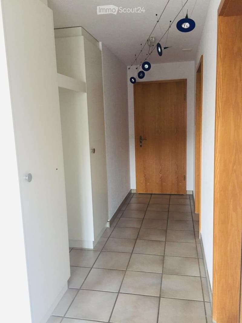 4 1/2 Zimmer Parterre Wohnung zu vermieten (3)