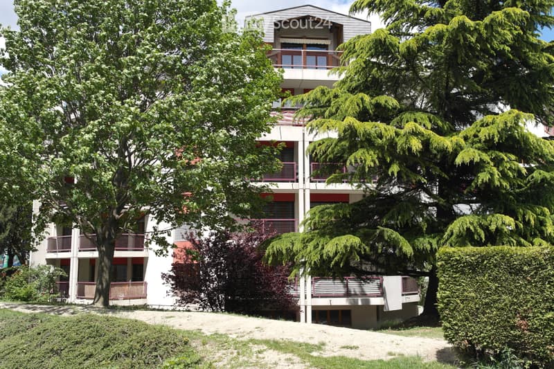 Lumineux 3.5p dans cadre de verdure, proche des commodités (1)