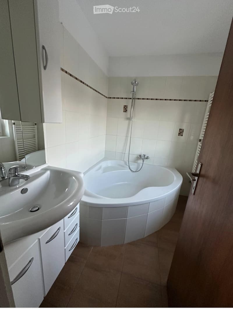 Schöne 2 Zimmer WHG zu vermieten (1)