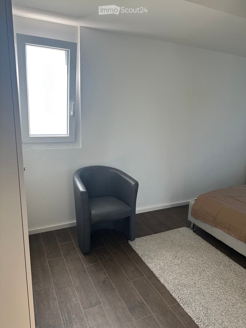 Chambre à louer pour étudiante  Wavre / La Tène (2)