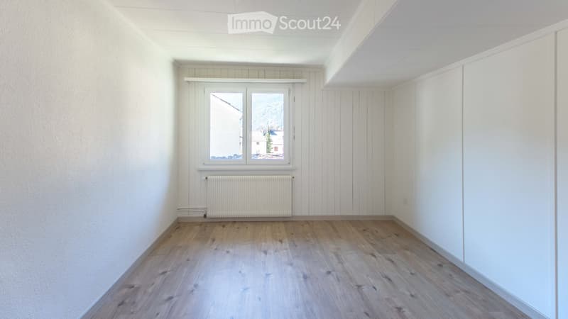 Moderne 4.5-Zimmer-Dachwohnung mit rundum Bergsicht (4)