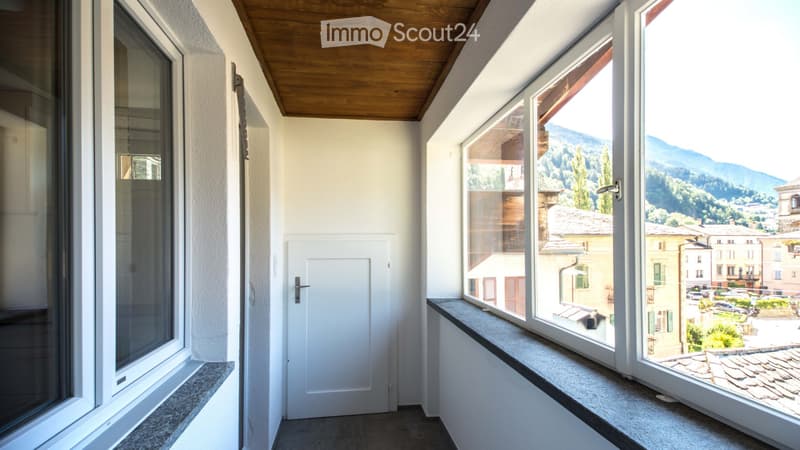 Moderne 4.5-Zimmer-Dachwohnung mit rundum Bergsicht (1)