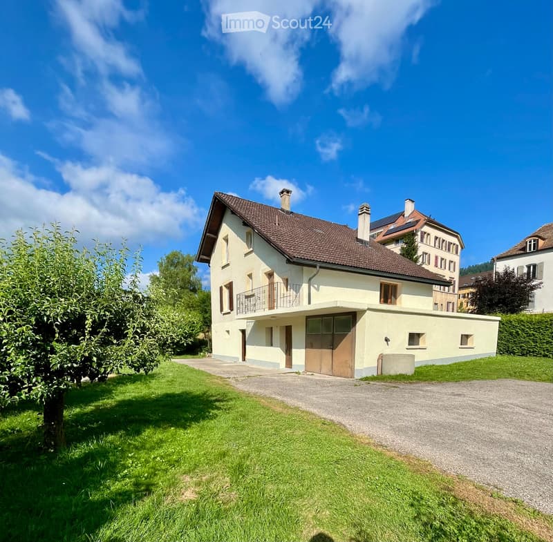 Spacieuse maison avec grand jardin et serre (1)