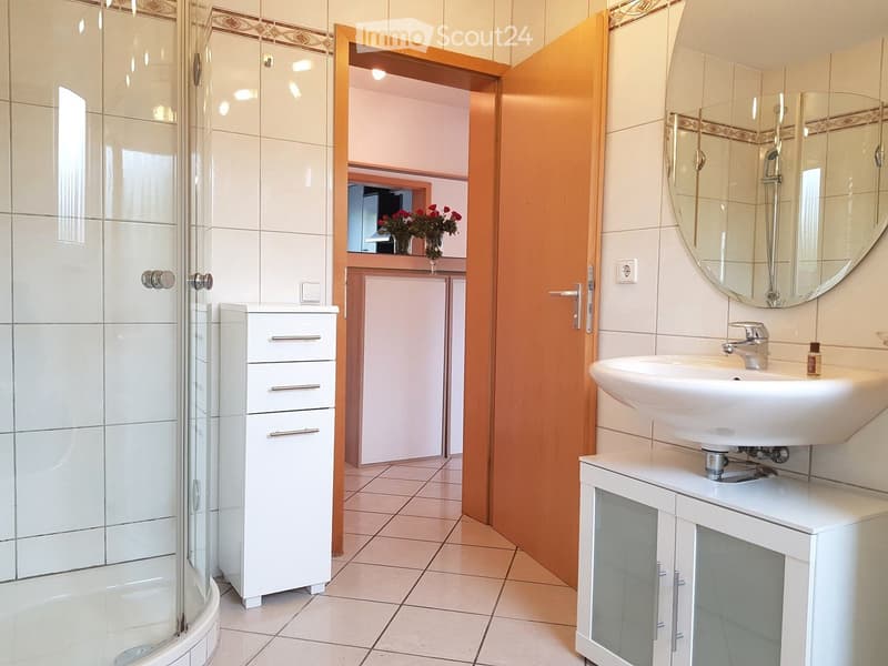 3-ZiWohnung komplett möblierte 3-Zimmer zentrale Lage (5)