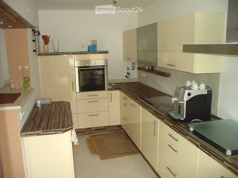 Schöne Etagenwohnung 2,5 Zimmer zentrumsnah (3)