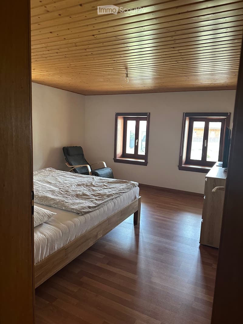 Appartement de 100m2, au 1er étage dune maison familiale. (2)