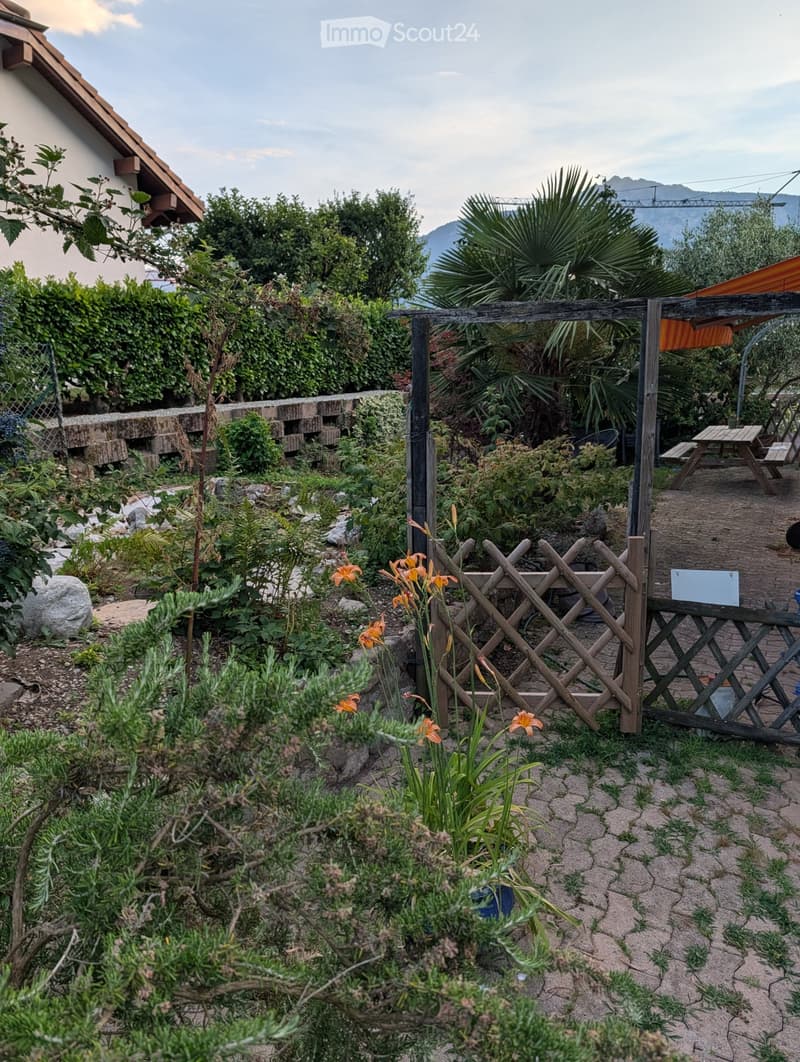 Magnifique 2.5 pièces entièrement rénové avec jardin privé (2)