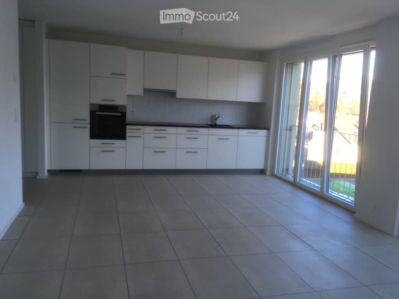 Appartement récent de 2,5 pièces avec vue sur les montagnes (2)