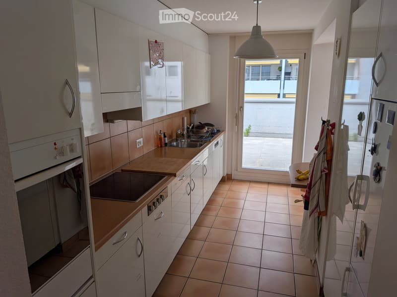 Chambre avec salle de bain et terrasse dans grand appart. (3)