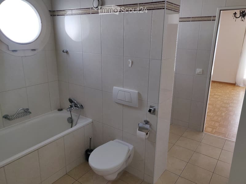 Chambre avec salle de bain et terrasse dans grand appart. (4)